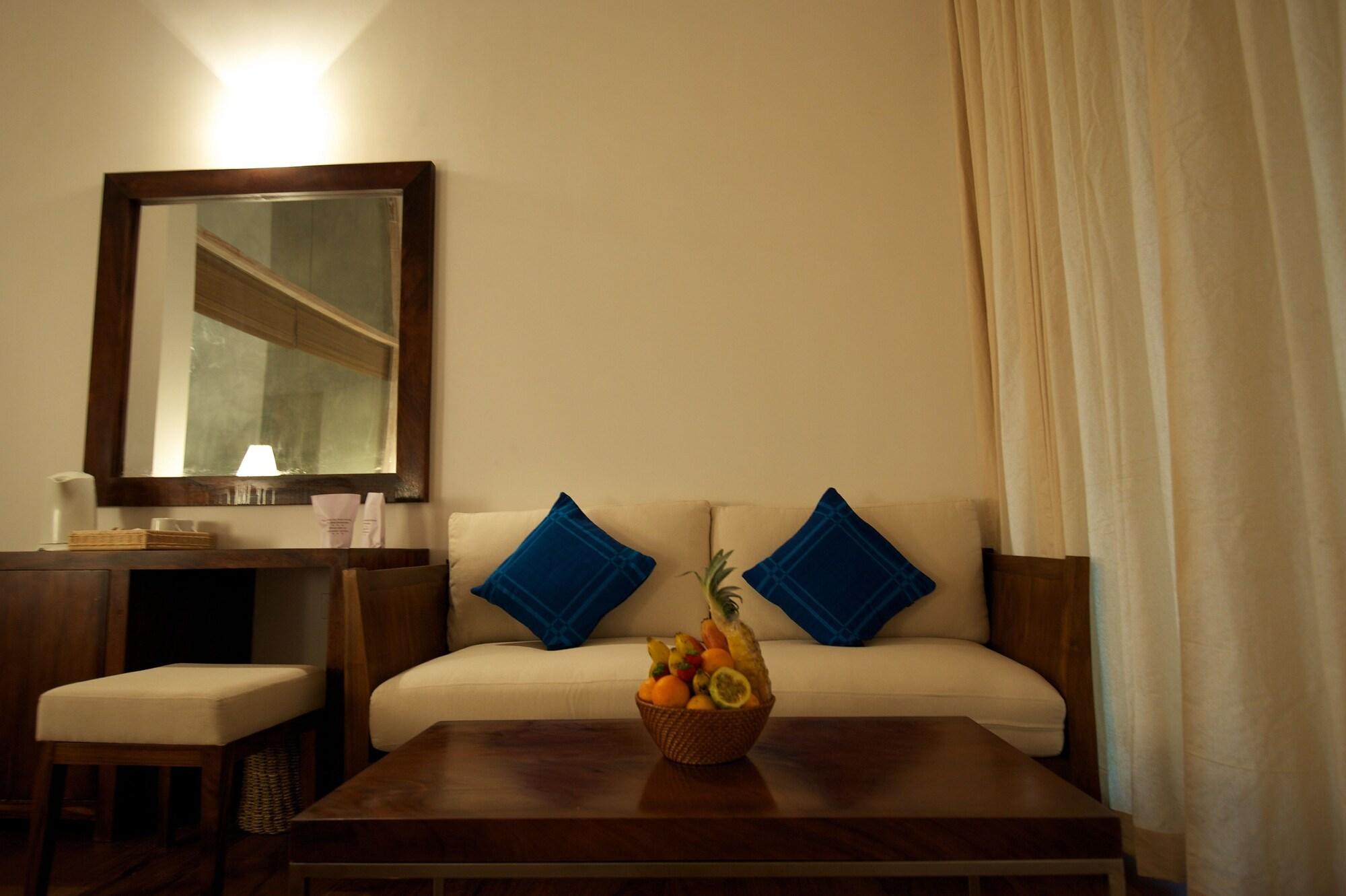 Roman Beach Hotel Хиккадува Экстерьер фото