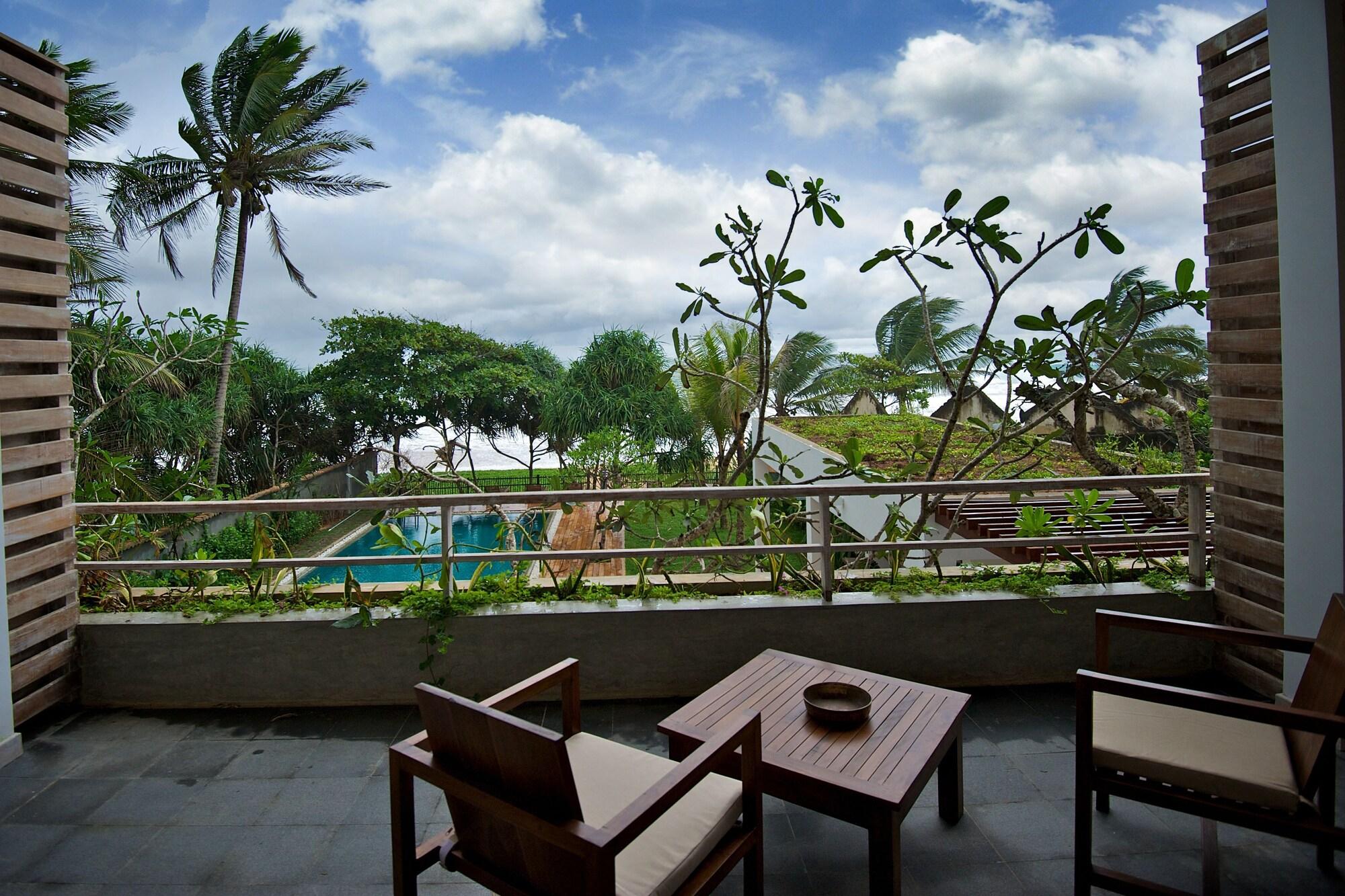 Roman Beach Hotel Хиккадува Экстерьер фото