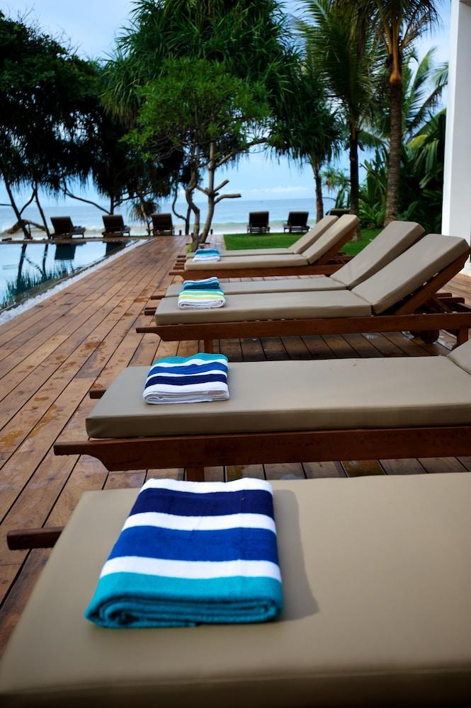 Roman Beach Hotel Хиккадува Экстерьер фото