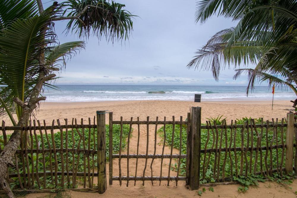 Roman Beach Hotel Хиккадува Экстерьер фото