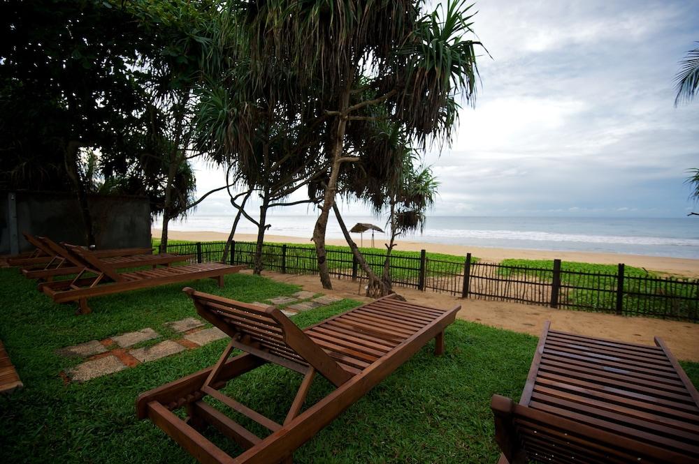 Roman Beach Hotel Хиккадува Экстерьер фото