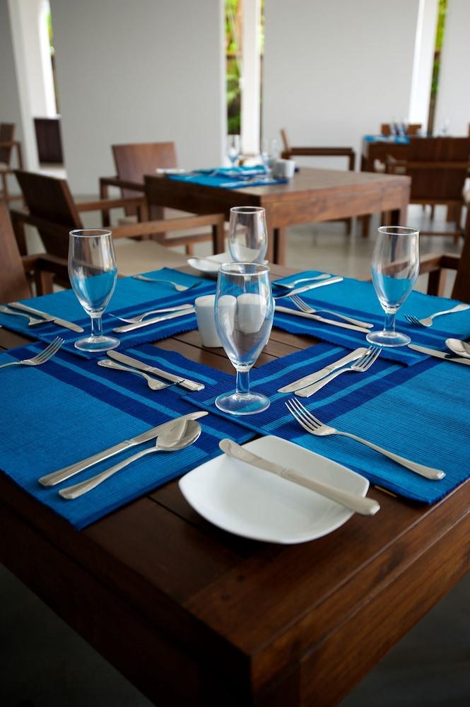 Roman Beach Hotel Хиккадува Экстерьер фото