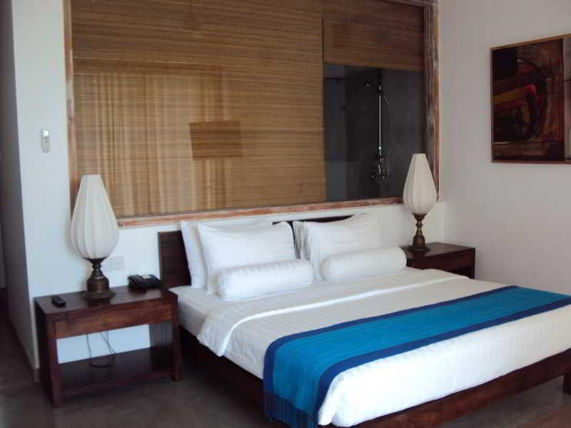 Roman Beach Hotel Хиккадува Экстерьер фото