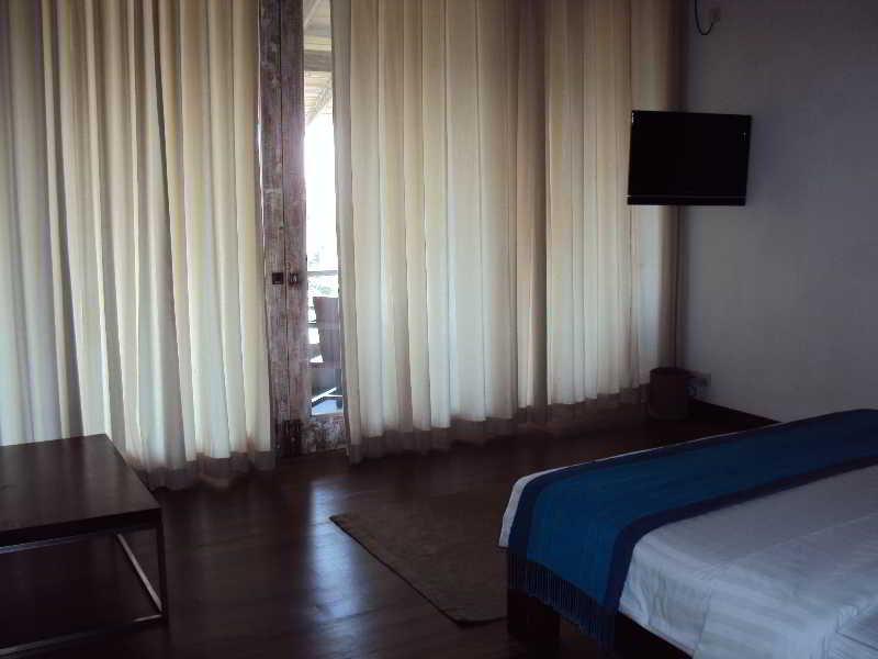 Roman Beach Hotel Хиккадува Экстерьер фото