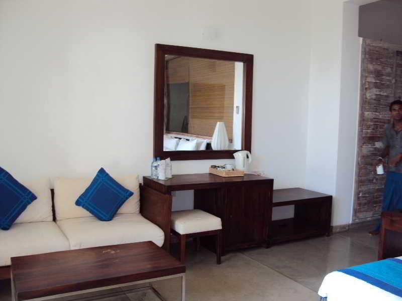 Roman Beach Hotel Хиккадува Экстерьер фото